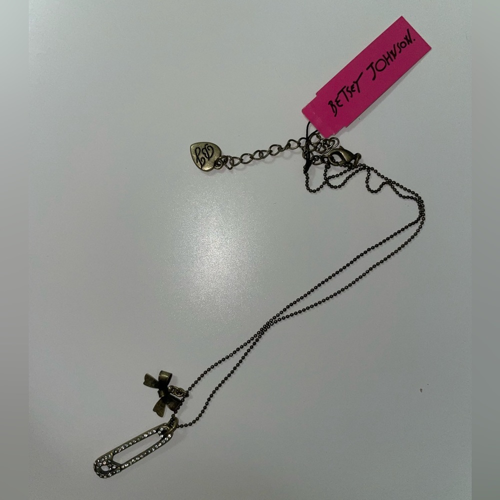 RARE *Authentic* NWT Betsey Johnson Safety Pin Necklace Y2K